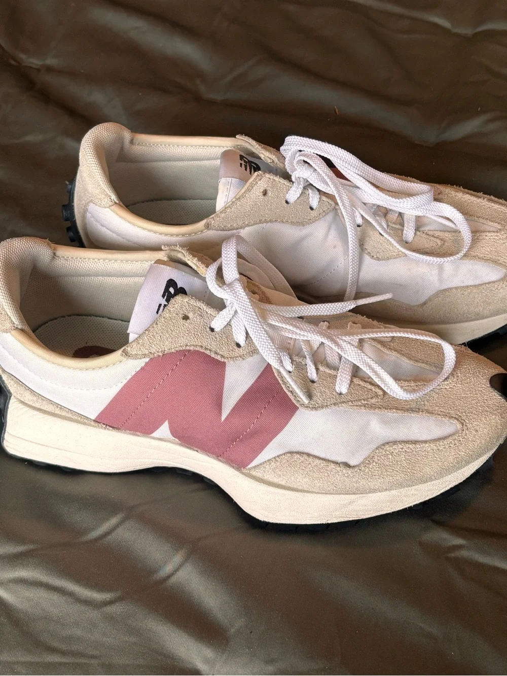 New Balance 327
